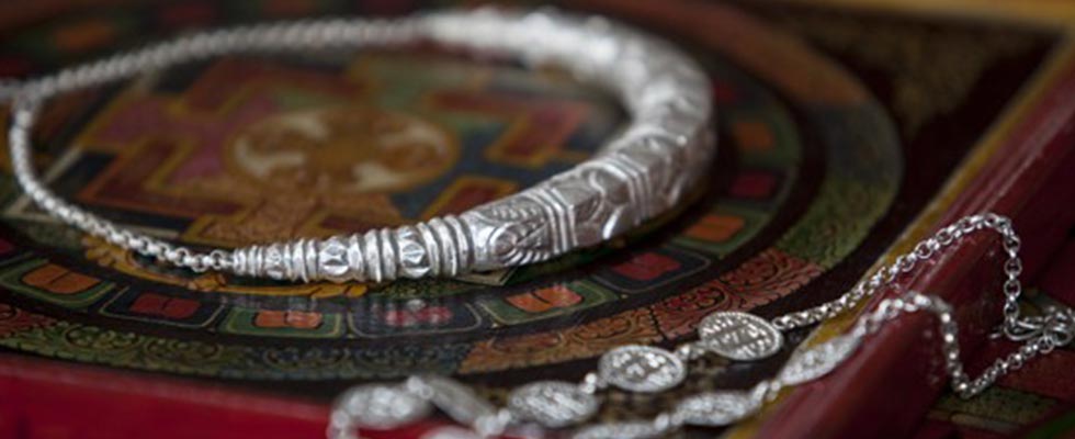 Traditional Attire and Jewellery of Uttrakhand-hansuli