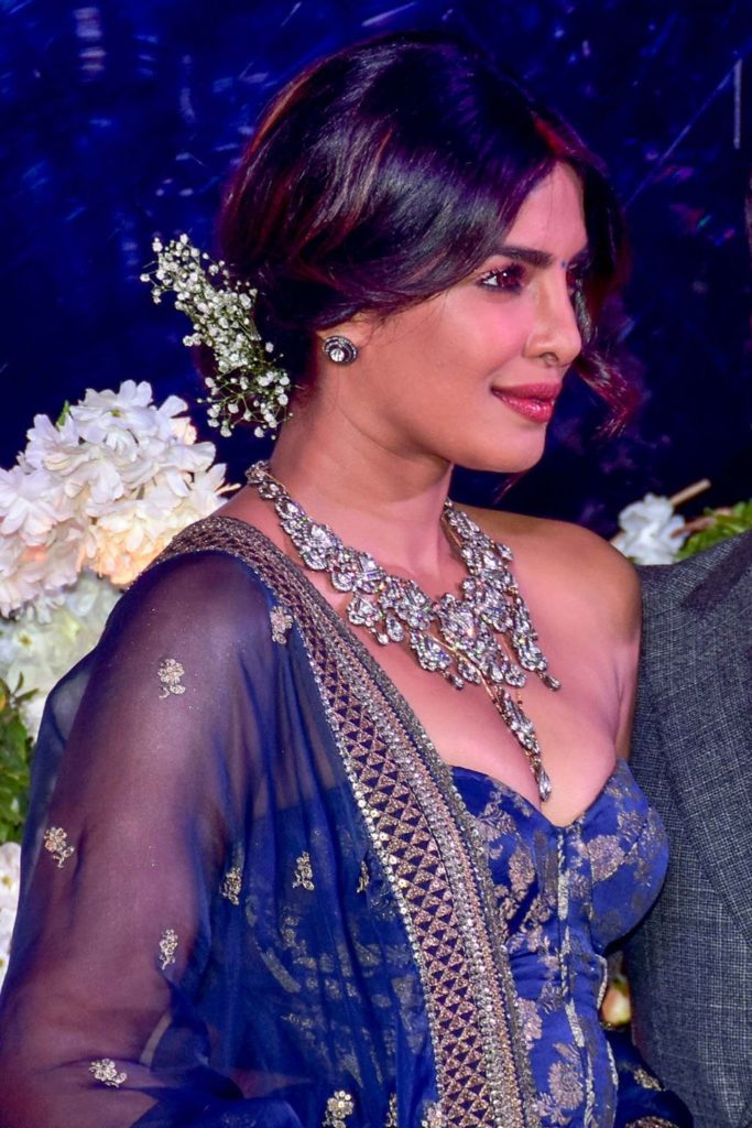 PRIYANKA’S STATEMENT NECKLACE FOR HER MUMBAI RECEPTION IS WHAT EVERY WOMAN’S WEDDING DREAMS ARE MADE OF!