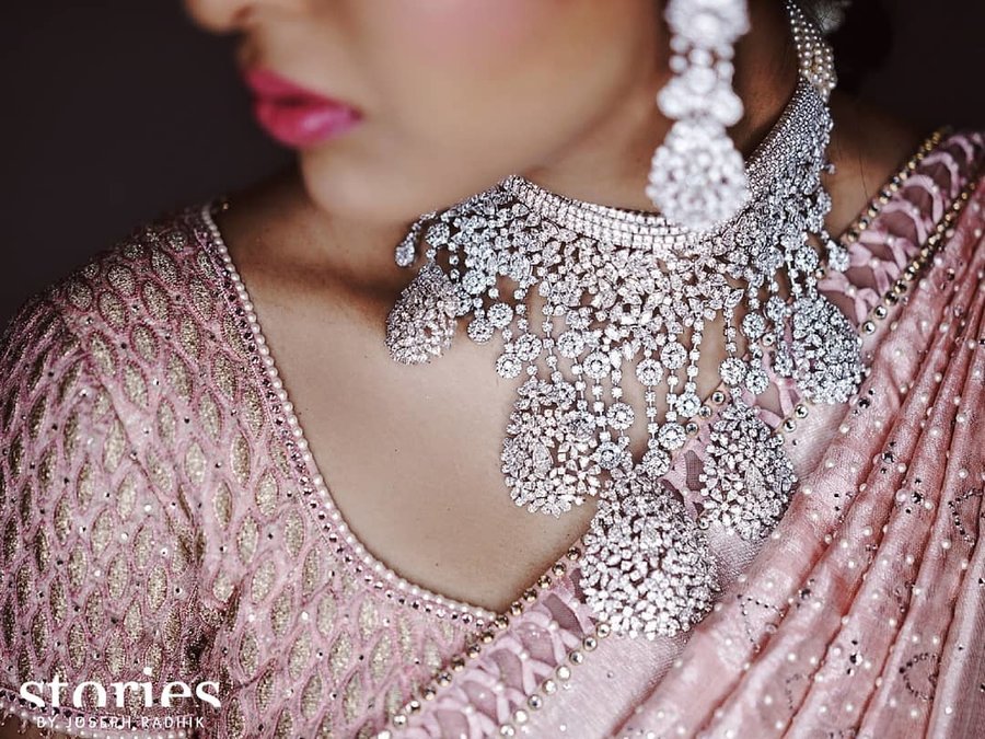 The Complete Guide: How To Pick Bridal Jewellery For Your Lehenga 10