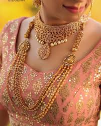 The Complete Guide: How To Pick Bridal Jewellery For Your Lehenga 5
