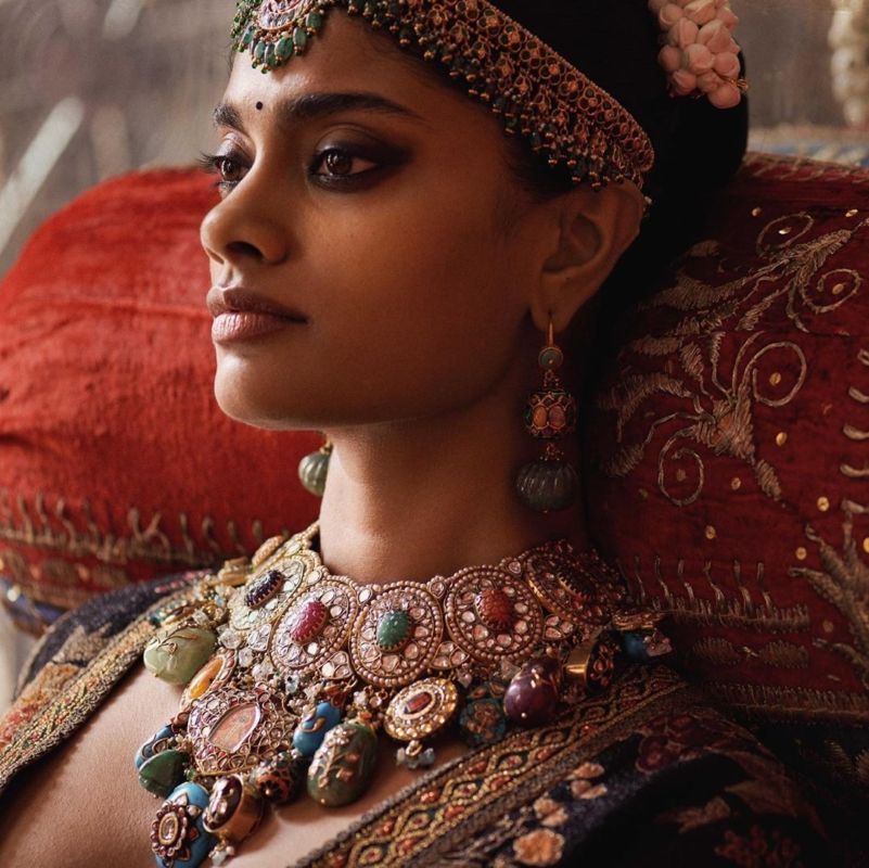 The Complete Guide: How To Pick Bridal Jewellery For Your Lehenga 9