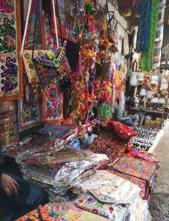 Famous Bazaars & Jewellers In Delhi: Sarojini Market
