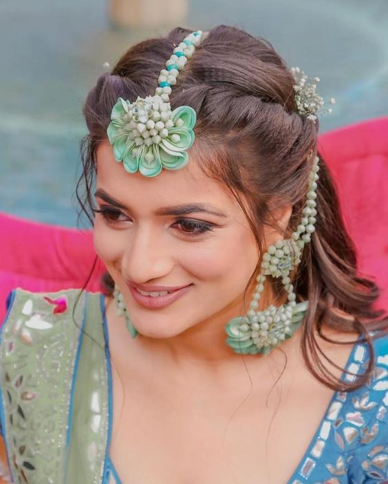 22 Gorgeous (And Trending) Maang Tikka Hairstyles For Your Wedding Look 5