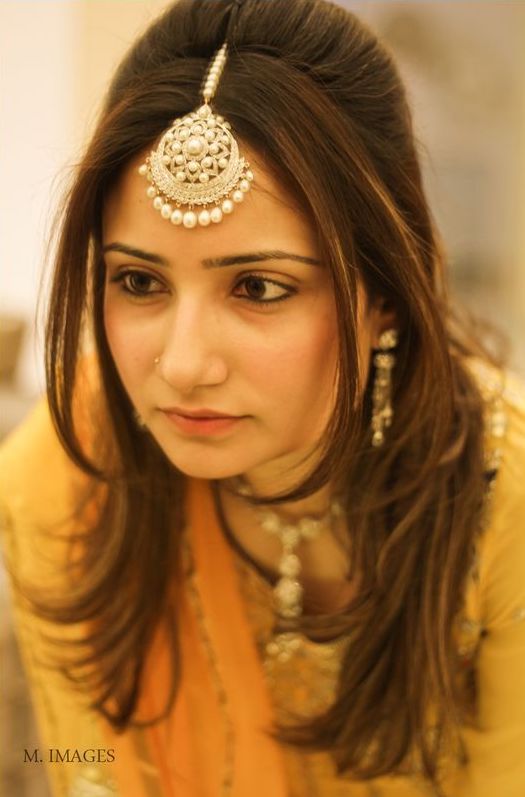 22 Gorgeous (And Trending) Maang Tikka Hairstyles For Your Wedding Look 1