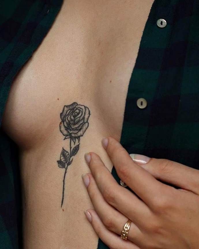 21 Sensuous, Elegant & Unique Chest Tattoos For Girls