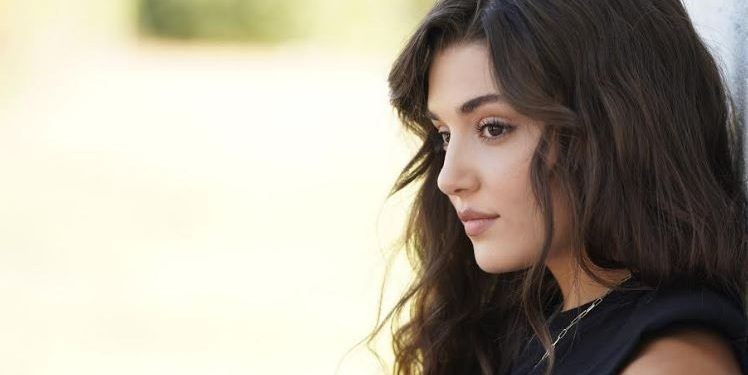Picture of Hande Ercel, one of the most beautiful women in the world (Article by ZeroKaata Studio)