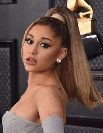 Picture of Ariana Grande, one of the most beautiful women in the world (Article by ZeroKaata Studio)