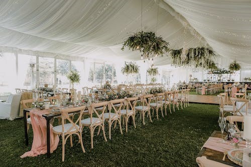 How To Create A Stunning Outdoor Wedding Setting With A White Tent